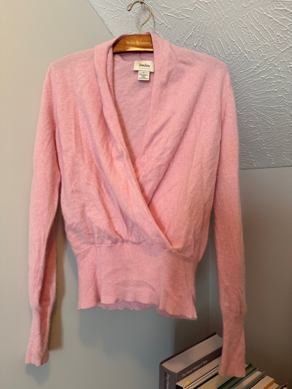 Neiman Marcus Pale Pink cashmere Sweater